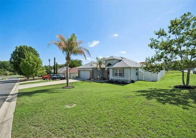 Photo 3 of Single family home for sale at 2720 Savannah Dr, Leesburg, FL 34748 | MLS# G5112225 | Listing updated on 2026-09-29