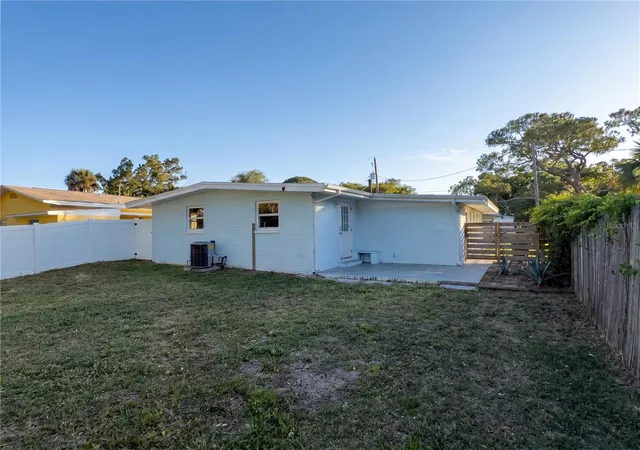 Photo 4 of Single family home for sale at 911 New York St, Edgewater, FL 32132 | MLS# O6406870 | Listing updated on 2026-10-20