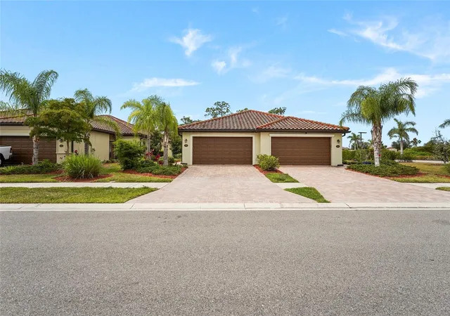 Photo 2 of Single family home for sale at 12055 Amica Loop, Venice, FL 34293 | MLS# A4693365 | Listing updated on 2026-09-13