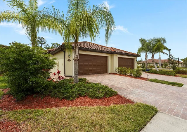 Photo 4 of House for sale at 12055 Amica Loop, Venice, FL 34293 | MLS# A4693365 | Listing updated on 2026-09-13