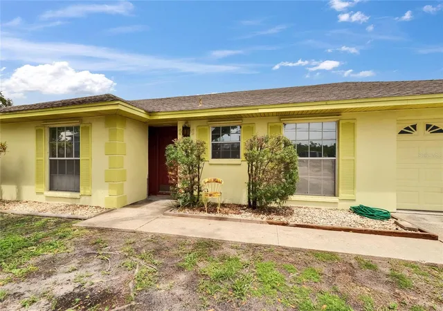 Photo 3 of Single family home for sale at 814 Seabreeze Dr, Ruskin, FL 33570 | MLS# TB8508370 | Listing updated on 2026-09-13