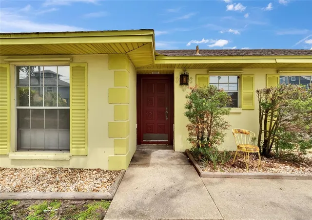 Photo 4 of Single family home for sale at 814 Seabreeze Dr, Ruskin, FL 33570 | MLS# TB8508370 | Listing updated on 2026-09-13