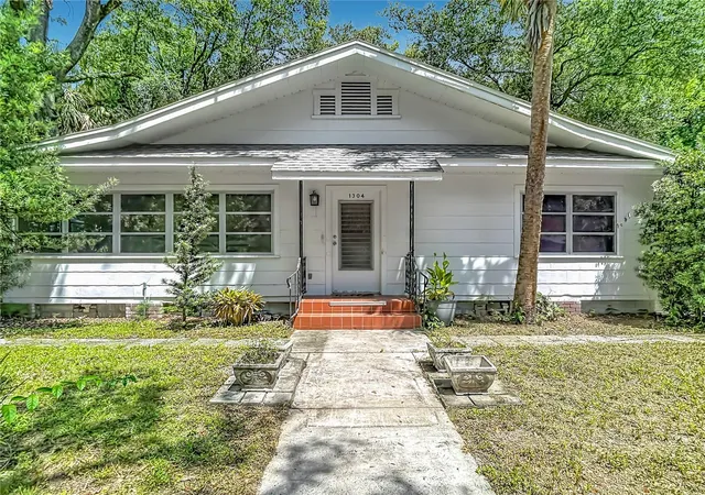 Photo 4 of Single family home for sale at 1304 E Diana St, Tampa, FL 33604 | MLS# TB8508794 | Listing updated on 2026-09-14