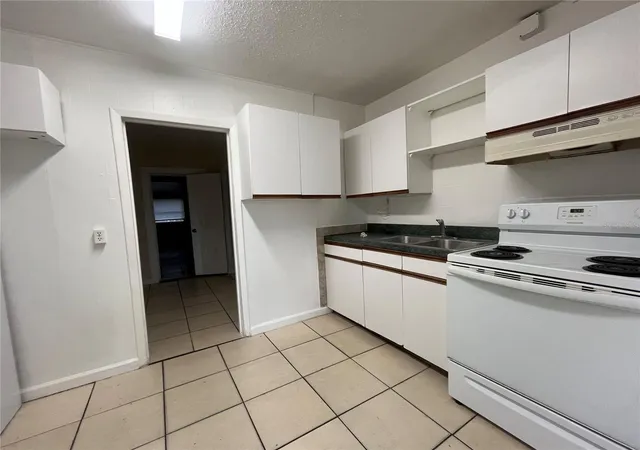 Photo 3 of House for sale at 720 22nd Avenue W, Bradenton, FL 34205 | MLS# A4693697 | Listing updated on 2026-09-10