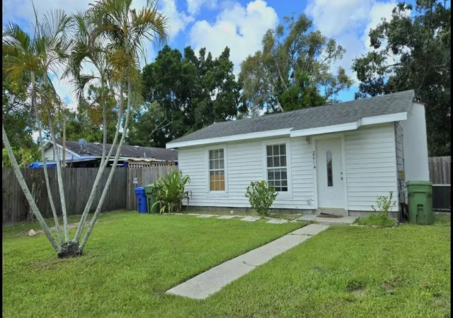 Multi family home for sale at 2014 10th Street W, BRADENTON, FL 34205 | MLS# A4693700