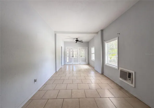 Photo 3 of Sale Pending at 2228 N Orange Ave, Sarasota, FL 34234 | MLS# O6408224 | Listing updated on 2026-09-15