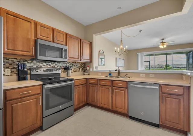 Photo 3 of Townhouse for sale at 4939 Pond Ridge Dr, Riverview, FL 33578 | MLS# O6408376 | Listing updated on 2026-10-09