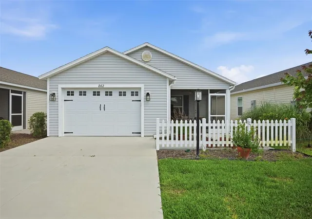 Photo 1 of House for sale at 862 Spring Ave, The Villages, FL 34762 | MLS# W7885821 | Listing updated on 2026-09-15