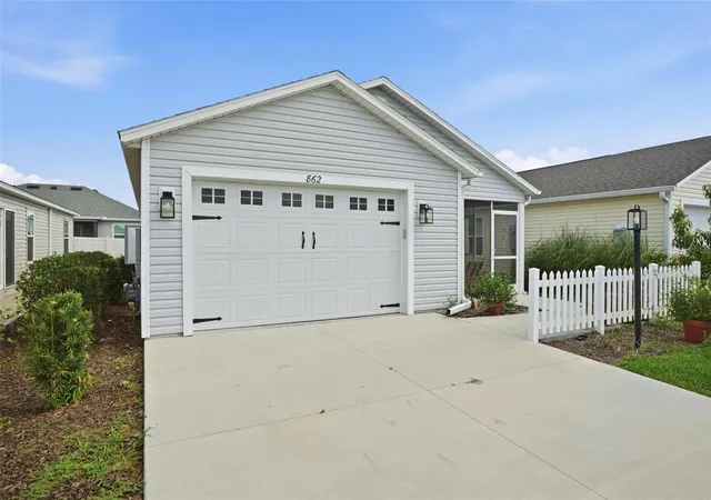 Photo 2 of House for sale at 862 Spring Ave, The Villages, FL 34762 | MLS# W7885821 | Listing updated on 2026-09-15