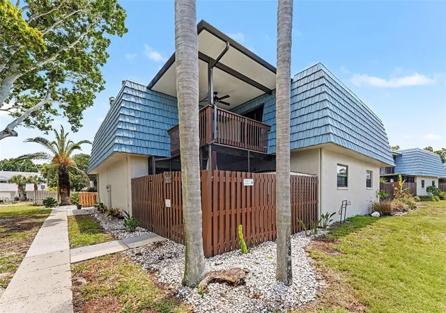 Photo 2 of Townhouse for sale at 14521 Catalina Cir, Seminole, FL 33776 | MLS# TB8509532 | Listing updated on 2026-10-07