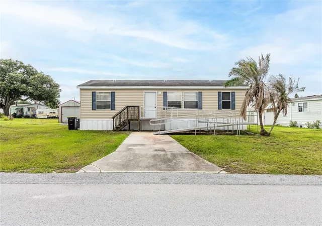 Photo 3 of Manufactured home for sale at 2308 Kay St, Lake Alfred, FL 33850 | MLS# TB8509915 | Listing updated on 2026-10-07