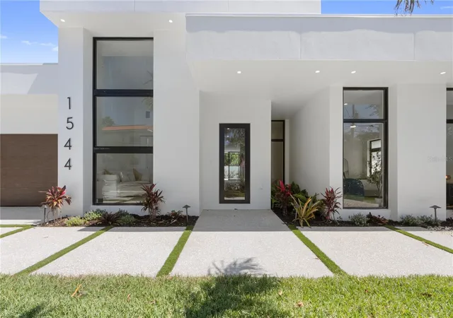 Photo 3 of Single family home for sale at 1544 3rd Avenue W, Bradenton, FL 34205 | MLS# A4694296 | Listing updated on 2026-09-12