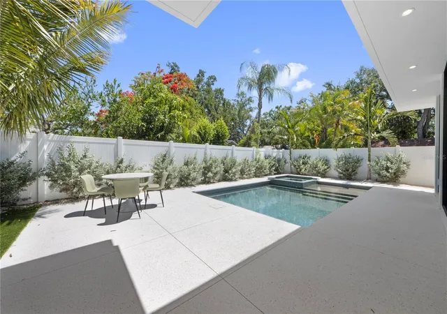 Photo 4 of Single family home for sale at 1544 3rd Avenue W, Bradenton, FL 34205 | MLS# A4694296 | Listing updated on 2026-09-12
