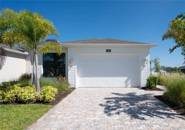 Photo 1 of Sale Pending at 5890 Windbreak Ct, Apollo Beach, FL 33572 | MLS# A4694324 | Listing updated on 2026-09-11