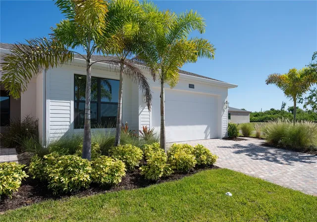 Photo 3 of Sale Pending at 5890 Windbreak Ct, Apollo Beach, FL 33572 | MLS# A4694324 | Listing updated on 2026-09-11