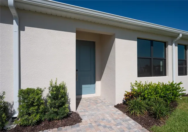 Photo 4 of Sale Pending at 5890 Windbreak Ct, Apollo Beach, FL 33572 | MLS# A4694324 | Listing updated on 2026-09-11