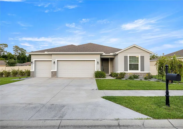 Photo 1 of Single family home for sale at 1927 Ne 50th Court, Ocala, FL 34470 | MLS# OM725134 | Listing updated on 2026-09-21