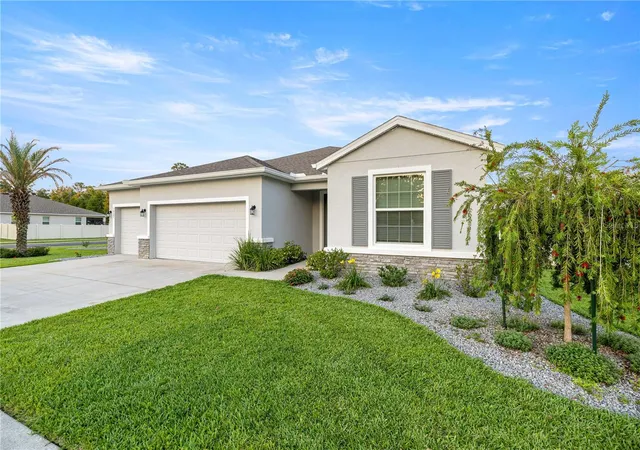Photo 2 of Single family home for sale at 1927 Ne 50th Court, Ocala, FL 34470 | MLS# OM725134 | Listing updated on 2026-09-21