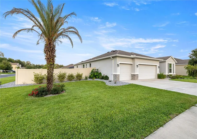 Photo 3 of Single family home for sale at 1927 Ne 50th Court, Ocala, FL 34470 | MLS# OM725134 | Listing updated on 2026-09-21