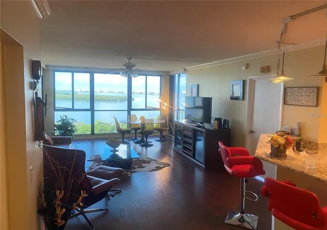 Photo 4 of Condo for sale at 7100 Sunshine Skyway Ln S #906, Saint Petersburg, FL 33711 | MLS# TB8511017 | Listing updated on 2026-09-15
