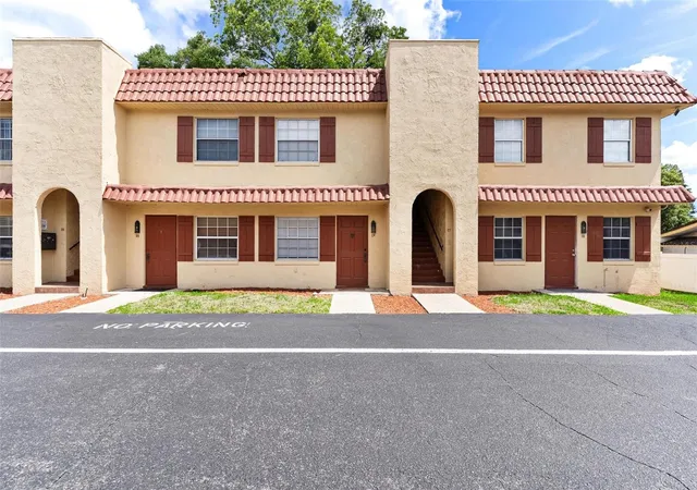 Condo for sale at 1112 W Main St #C4, LEESBURG, FL 34748 | MLS# G5112767