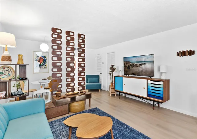 Listing Photo 5 - Condo for sale in building located at 1112 W Main St, Leesburg, FL 34748 - Unit #C4
