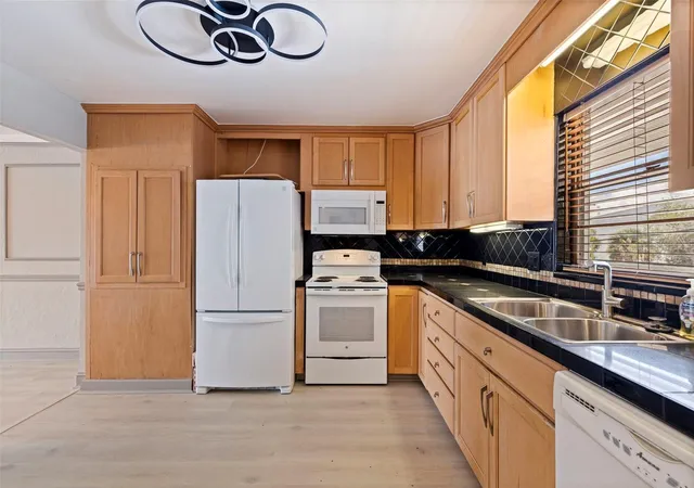 Listing Photo 5 - Condo for sale in building located at 3717 46th Ave S, ST PETERSBURG, FL 33711 - Unit #11