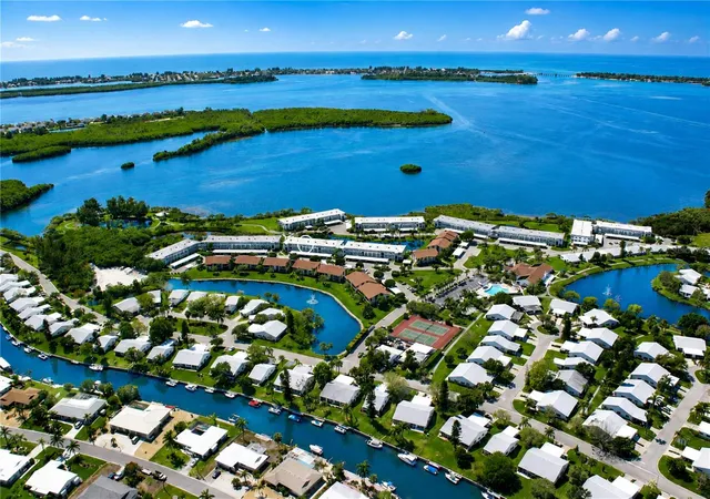 Photo 2 of Condo for sale at 4809 Independence Dr, Bradenton, FL 34210 | MLS# A4694682 | Listing updated on 2026-10-06