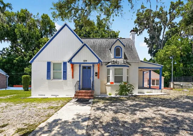Single family home for sale at 1254 SW 9th Road, GAINESVILLE, FL 32601 | MLS# GC540605