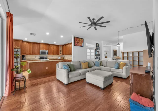 Photo 4 of Single family home for sale at 16316 Bridgeglade Ln, Lithia, FL 33547 | MLS# TB8512185 | Listing updated on 2026-10-03