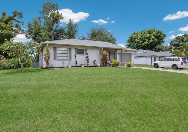 Photo 2 of Single family home for sale at 5202 Foxcroft Ct, Sarasota, FL 34232 | MLS# A4694840 | Listing updated on 2026-09-11