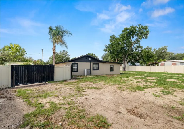 Photo 3 of Single family home for sale at 4120 Orange Ave, Mulberry, FL 33860 | MLS# L4962222 | Listing updated on 2026-10-06