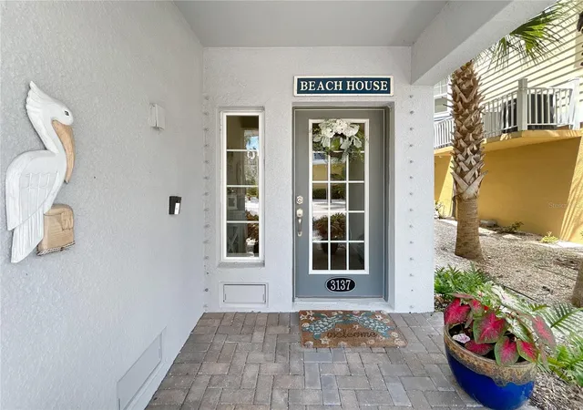 Photo 2 of Townhouse for sale at 3137 Moorings Dr S, Saint Petersburg, FL 33712 | MLS# A4694944 | Listing updated on 2026-09-12