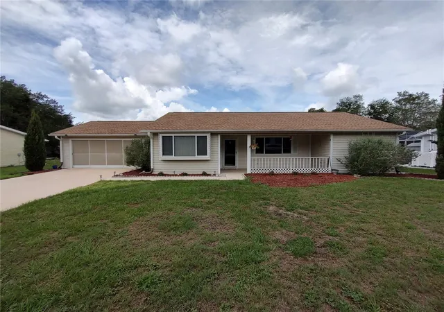 Photo 3 of Sale Pending at 11440 Sw 84th Avenue Rd, Ocala, FL 34481 | MLS# OM725569 | Listing updated on 2026-09-15