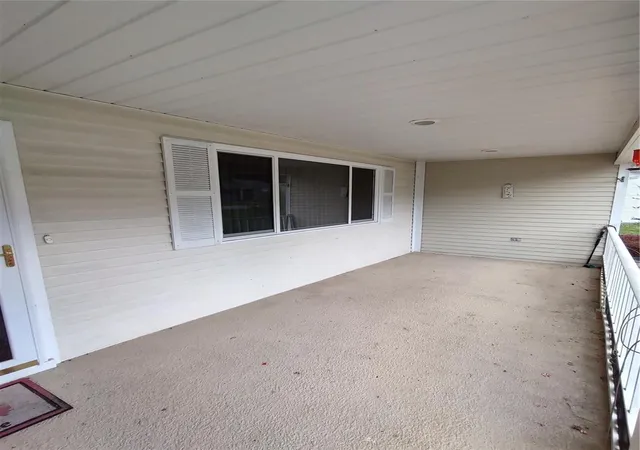 Photo 4 of Sale Pending at 11440 SW 84th Avenue Rd, Ocala, FL 34481 | MLS# OM725569 | Listing updated on 2026-09-15