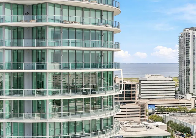 Photo 2 of Condo for sale at 400 Central Ave #1901, Saint Petersburg, FL 33701 | MLS# TB8513342 | Listing updated on 2026-09-22