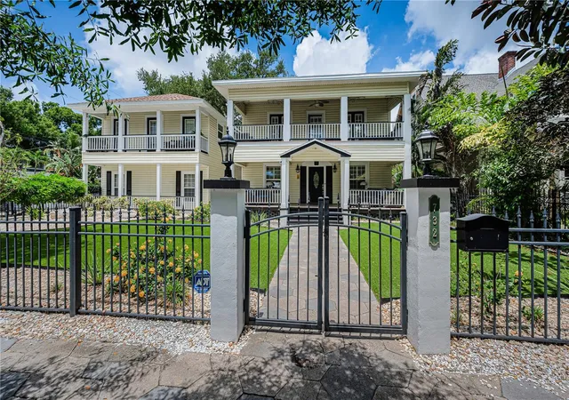 Photo 3 of Single family home for sale at 732 Ne And 732 1/2 Oak St, Saint Petersburg, FL 33701 | MLS# TB8513524 | Listing updated on 2026-09-21