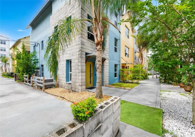 Photo 1 of Townhouse for sale at 1607 Woodward St #11, Orlando, FL 32803 | MLS# O6411899 | Listing updated on 2026-09-11