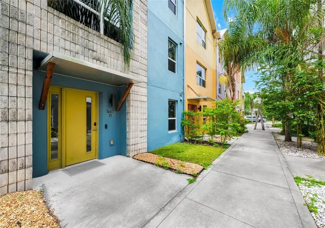 Photo 2 of Townhouse for sale at 1607 Woodward St #11, Orlando, FL 32803 | MLS# O6411899 | Listing updated on 2026-09-11