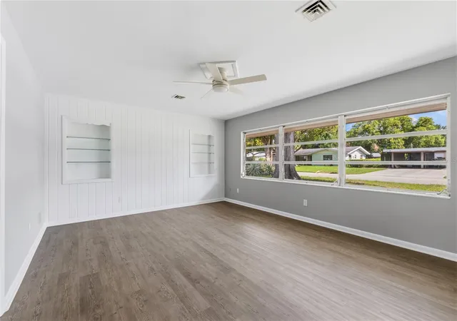 Photo 4 of Single family home for sale at 6 Golfview Cir NE, Winter Haven, FL 33881 | MLS# P4938888 | Listing updated on 2026-09-23