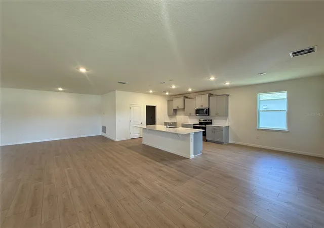 Photo 3 of Single family home for sale at 3001 Kingsman Trl, Ormond Beach, FL 32174 | MLS# O6412490 | Listing updated on 2026-09-28