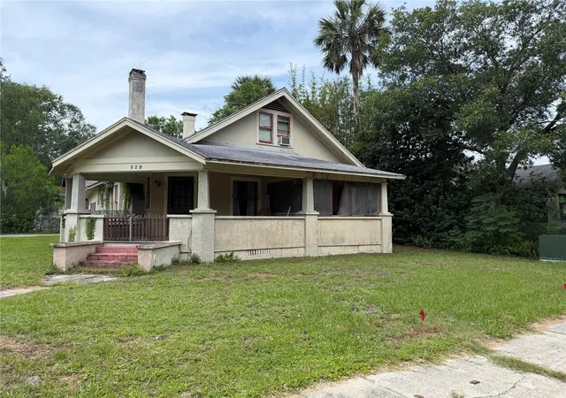 Photo 3 of Sale Pending at 528 N Adelle Ave, Deland, FL 32720 | MLS# O6412715 | Listing updated on 2026-10-02