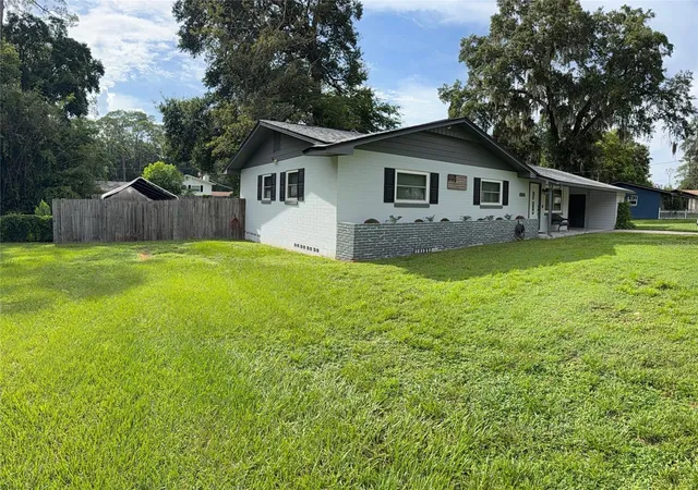 Photo 4 of Single family home for sale at 428 NE 21st Terrace, Ocala, FL 34470 | MLS# OM725834 | Listing updated on 2026-09-13