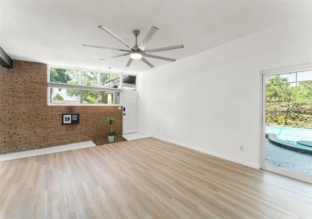 Photo 3 of Single family home for sale at 7712 Hoosier Pl, Orlando, FL 32807 | MLS# O6412957 | Listing updated on 2026-10-09