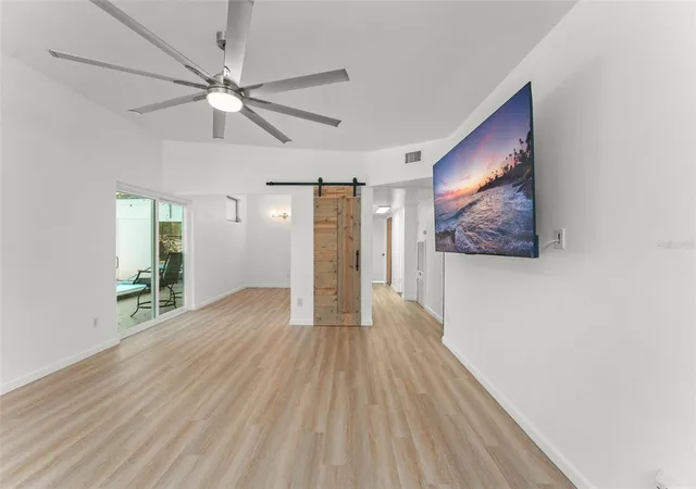 Photo 4 of Single family home for sale at 7712 Hoosier Pl, Orlando, FL 32807 | MLS# O6412957 | Listing updated on 2026-10-09