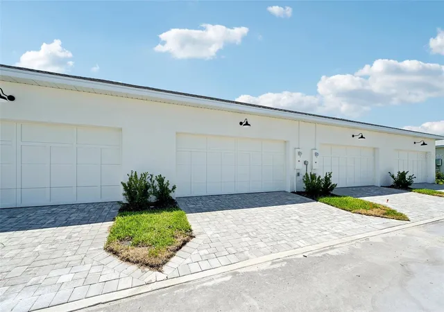 Photo 3 of Sale Pending at 4442 Sunset Garden St, Bradenton, FL 34210 | MLS# R4911367 | Listing updated on 2026-09-14