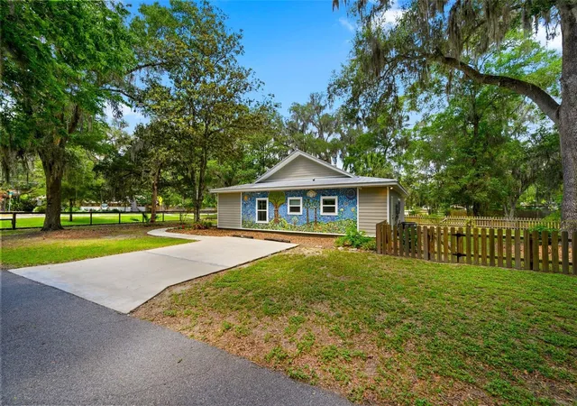 Photo 3 of Single family home for sale at 2620 Nw 31st Avenue, Gainesville, FL 32605 | MLS# GC540863 | Listing updated on 2026-10-08