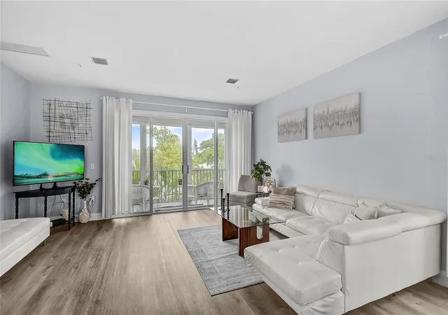 Photo 2 of Townhouse for sale at 508 Forest Way, Longboat Key, FL 34228 | MLS# N6144572 | Listing updated on 2026-09-10