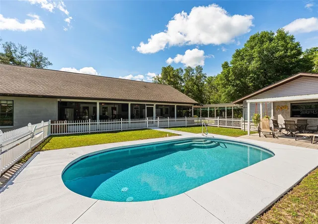 Photo 3 of Single family home for sale at 10871 SE County Rd 326, Morriston, FL 32668 | MLS# OM725937 | Listing updated on 2026-09-25