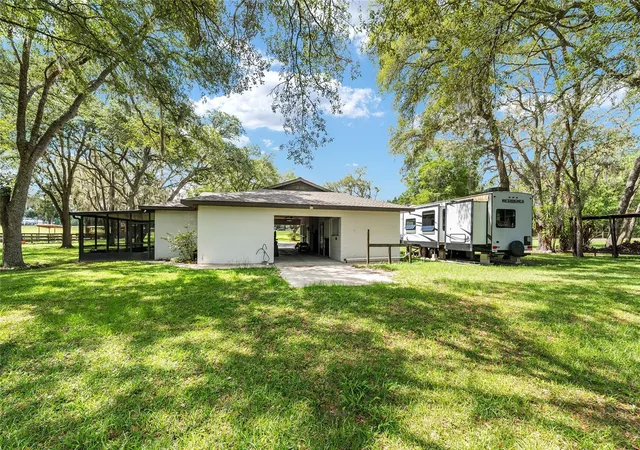 Photo 4 of Single family home for sale at 10871 SE County Rd 326, Morriston, FL 32668 | MLS# OM725937 | Listing updated on 2026-09-25